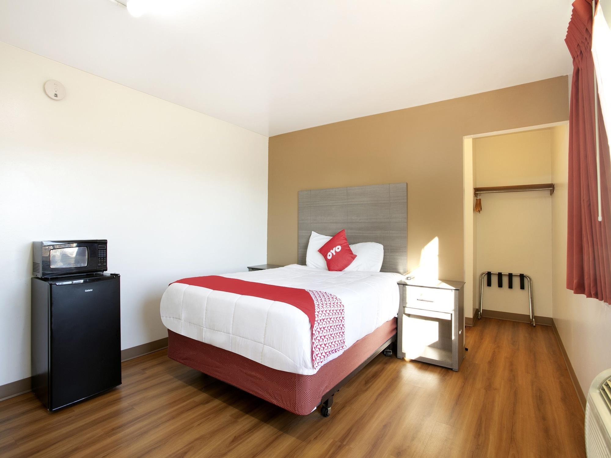 OYO Hotel Kalama Bagian luar foto
