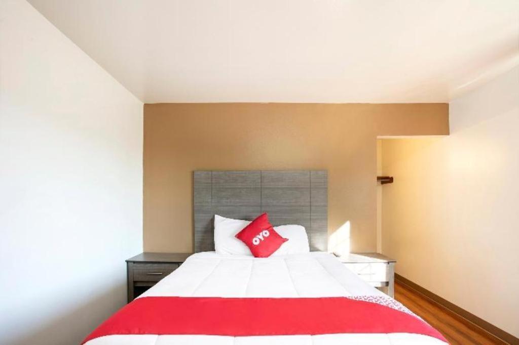 OYO Hotel Kalama Bagian luar foto