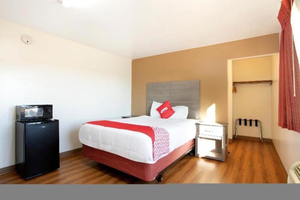 OYO Hotel Kalama Bagian luar foto