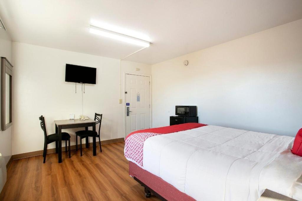 OYO Hotel Kalama Bagian luar foto