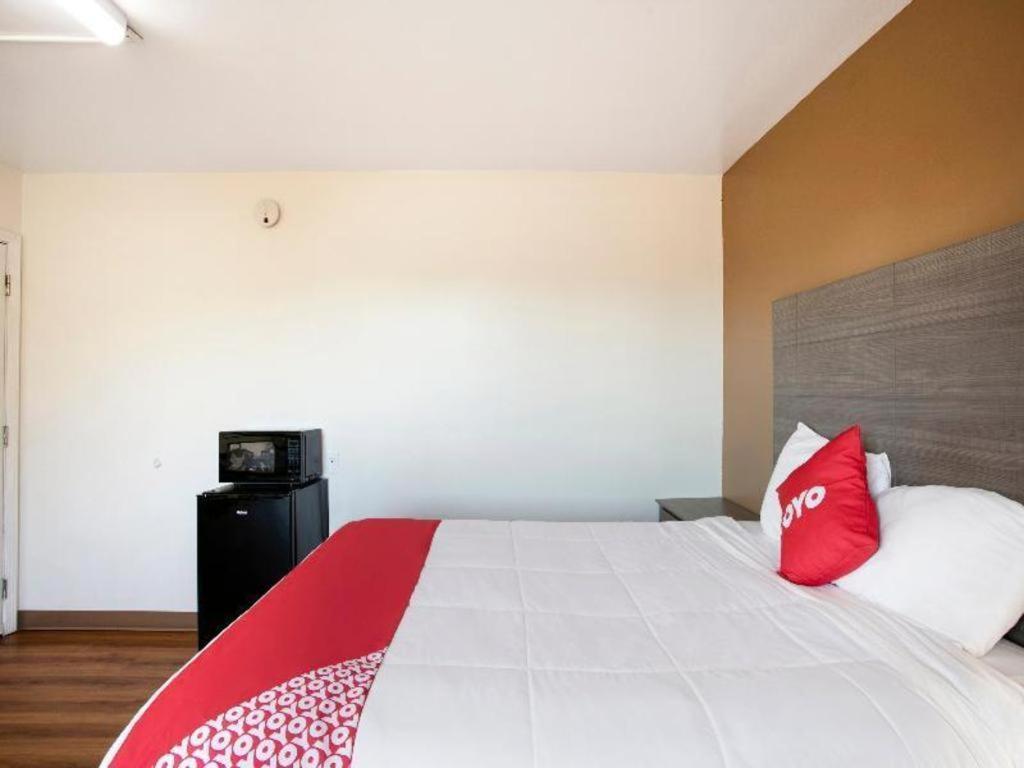 OYO Hotel Kalama Bagian luar foto