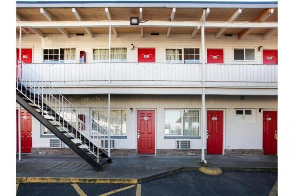 OYO Hotel Kalama Bagian luar foto